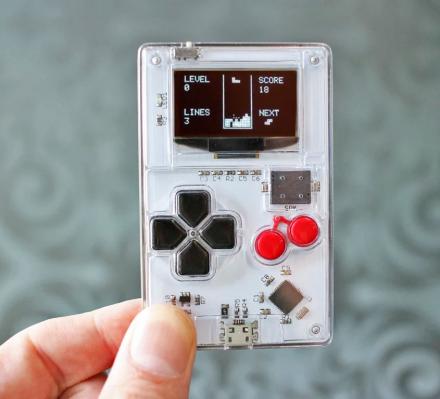 Arduboy Is a Credit Card Sized Gaming Device