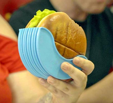 This Genius Hamburger Holder Prevents Juices and Sauces From Making a Mess