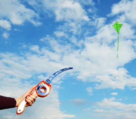 Castakite: A Device That Lets You Cast Your Kite Like a Fishing Pole