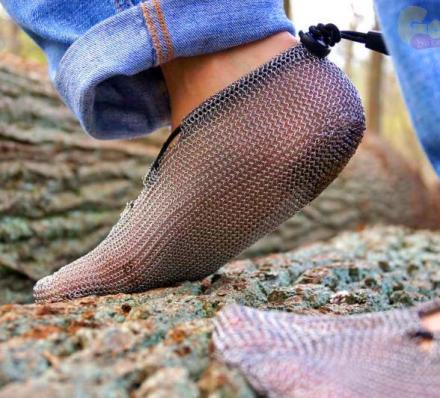 These Chainmail Shoes Give a More Natural Way To Run, Hike, and Climb