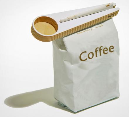 Coffee Scoop That Doubles as a Bag Sealer