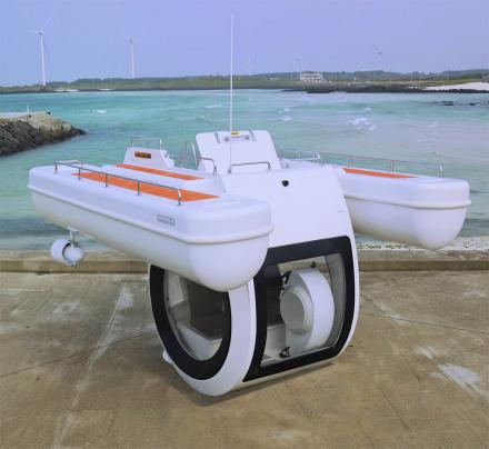This Incredible Personal Boat/Submarine Hybrid Watercraft Lets You Get Spectacular Views Underwater