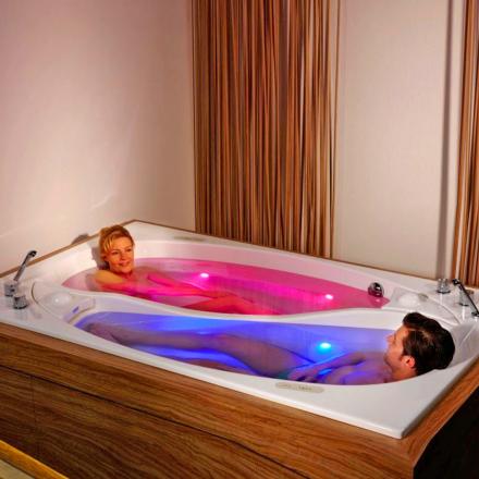 This Friend Zone Double Bathtub Is Shaped Like a Yin Yang, With Separated Tubs
