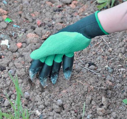 Garden Genie Gloves Have Built In Claws For Digging