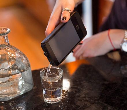 iFlask Is a Flask That Looks Like an iPhone