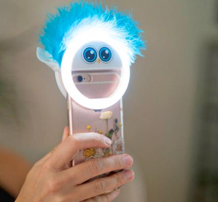 LookAtMommy: Smart Phone Toy Attachment Helps Get Perfect Pictures Of Your Kids