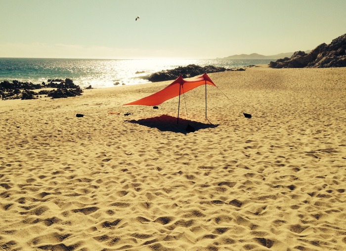 Stake-less beach sunshade