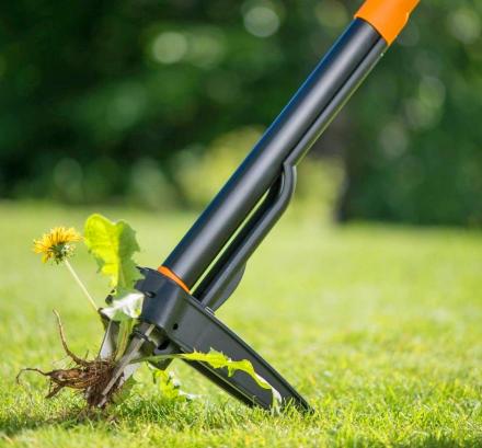 Stand-Up Weed Puller Removes Weeds Instantly From The Roots