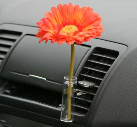 This Auto Vase Lets You Display Flowers In Your Car