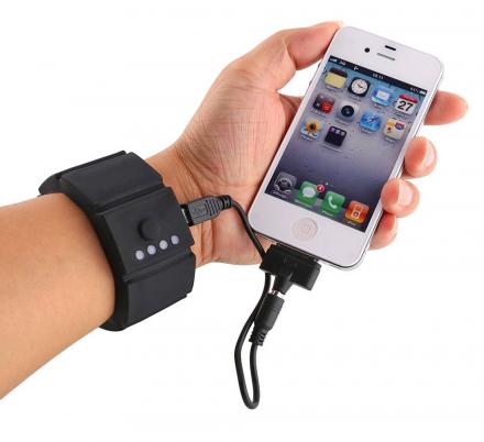 This Genius Wrist Power Bank Lets You Charge Your Phone While Using It