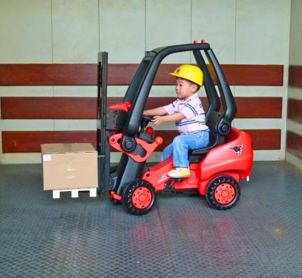 This Kids Pedal Powered Forklift Actually Lets You Pick Stuff Up