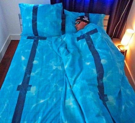This Realistic Swimming Pool Bedding Lets You Dream Of Swimming