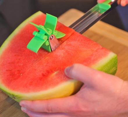 This Rotating Watermelon Slicer Cuts Perfectly Cubed Watermelon Slices