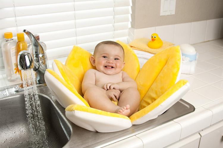Blooming Bath - Flower Shaped Baby Support For Sink and Tub Baths - Cuddly and soft baby bath