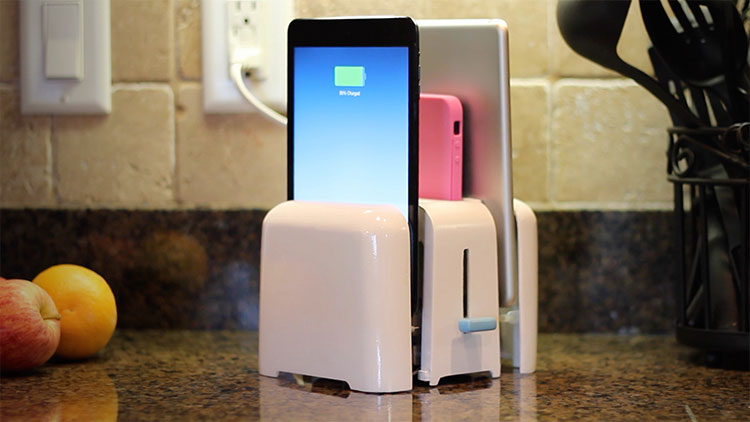 Foaster Toaster Shaped iPhone Charger