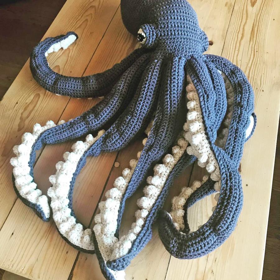 Giant Crochet Octopus - Oversized crochet squid