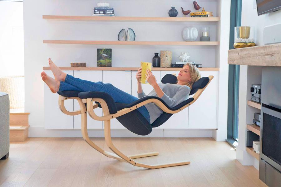 Reclining Gravity Balance Chair Lets You Lay back or kneel forward