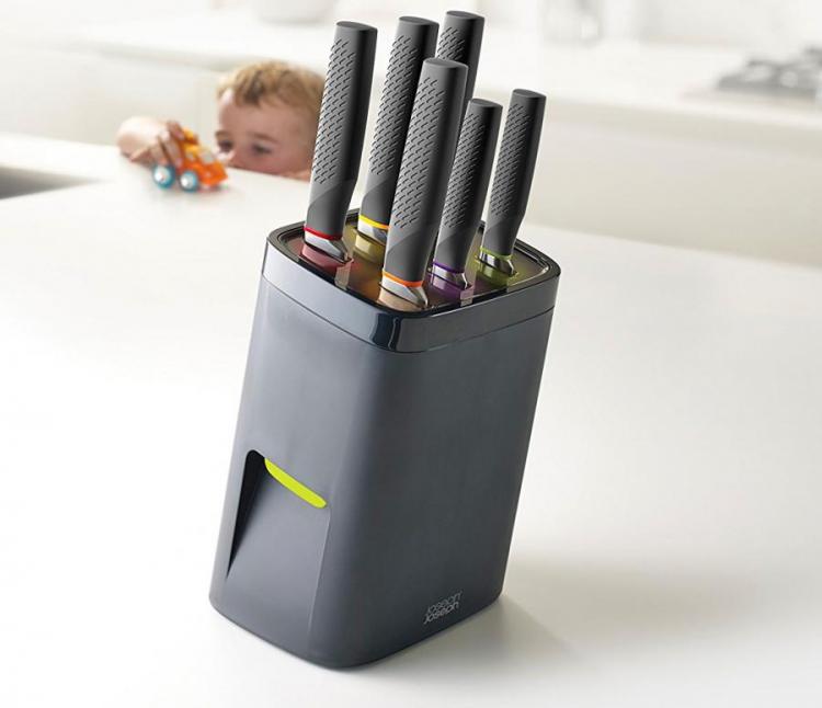 Child-Proof Knife Block Which Requires Adult-Sized Hands To Remove Knives