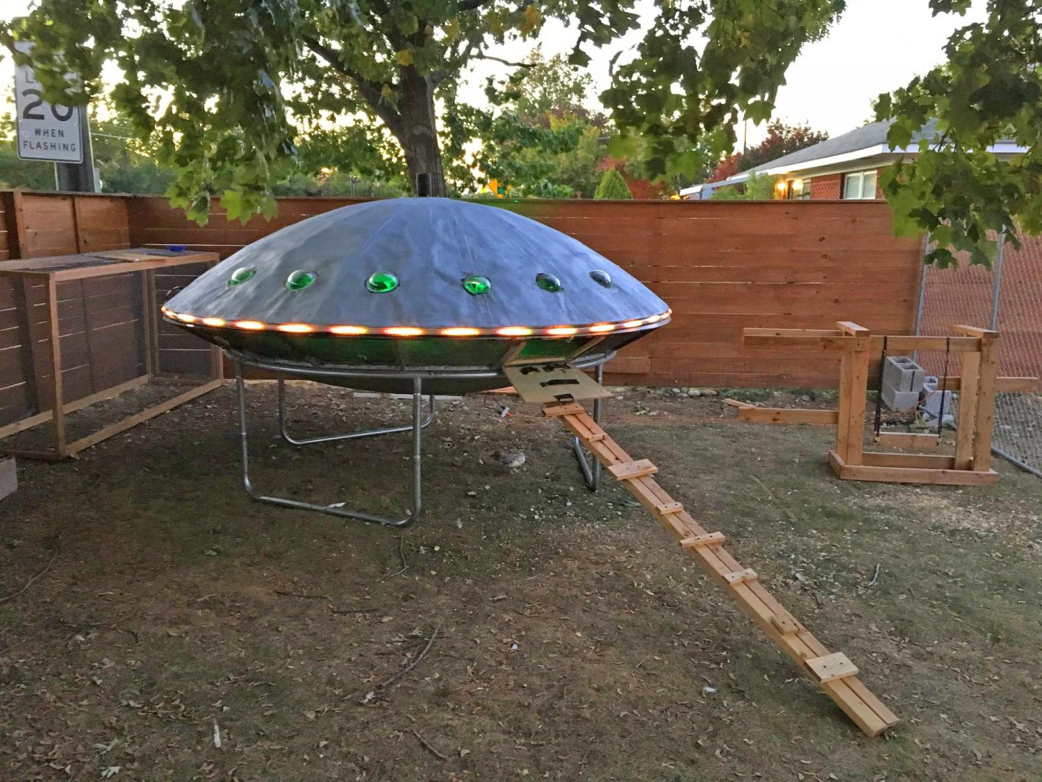 UFO Chicken Coop - Aliens Flying Saucer Chicken Coop DIY project