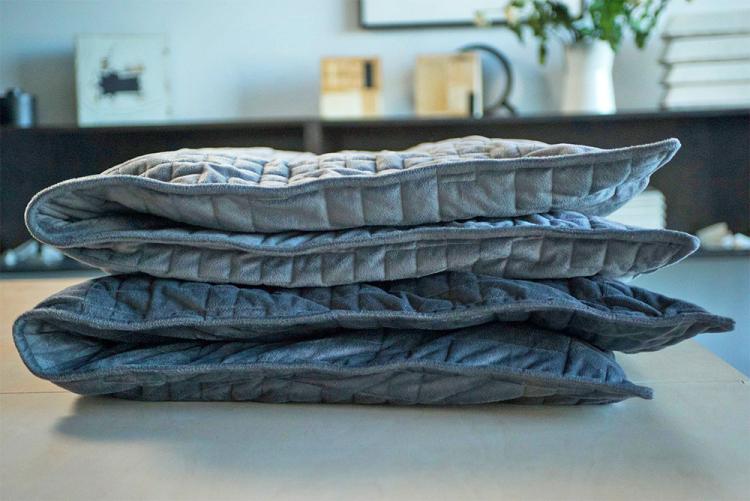 Gravity Blanket - A Weighted Blanket Helps Calm Anxiety