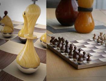 Wobbling Chess Set