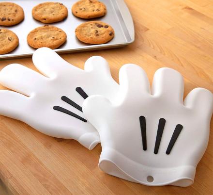 Your Hands Can Look Like Mickey Mouse With These Oven Mitts