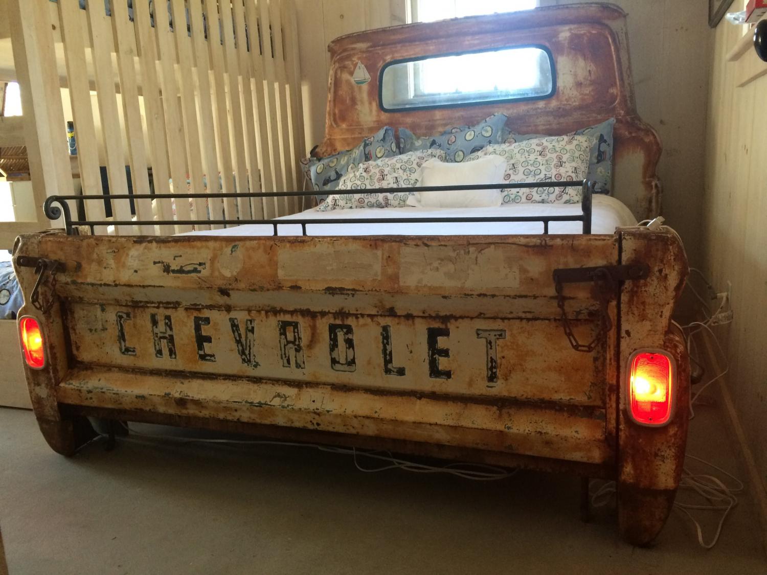 Queen Beds Made From Old Vintage Trucks - Retro trucks converted into queen beds