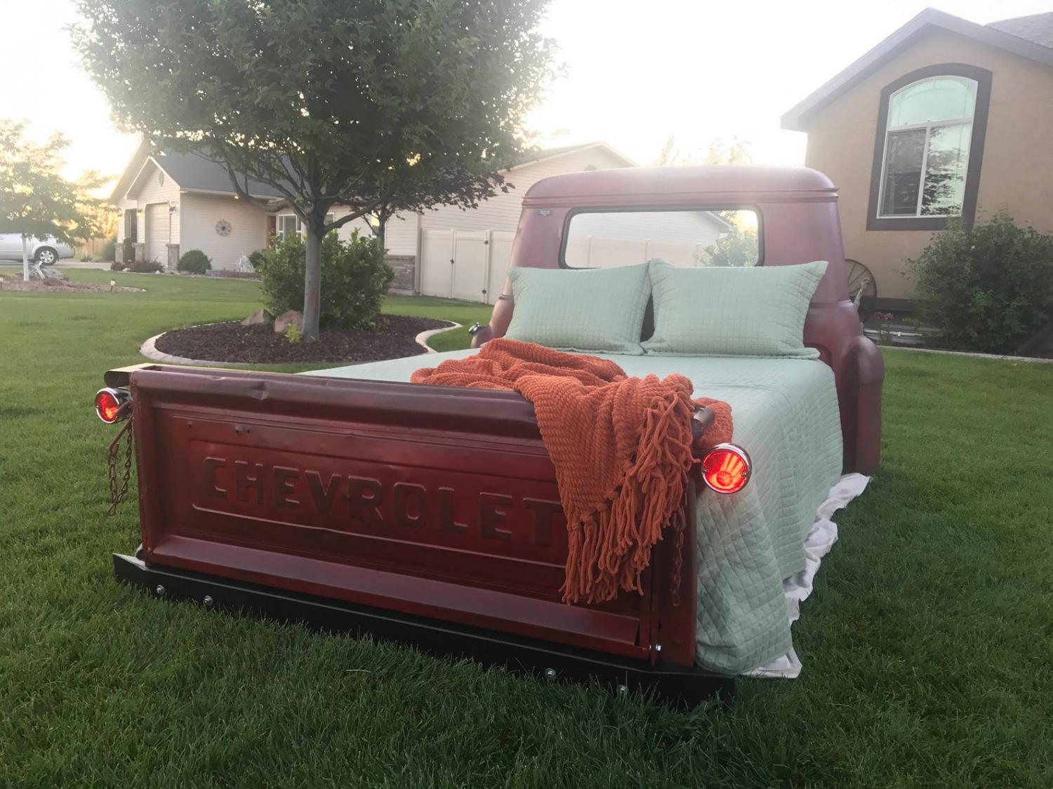 Queen Beds Made From Old Vintage Trucks - Retro trucks converted into queen beds