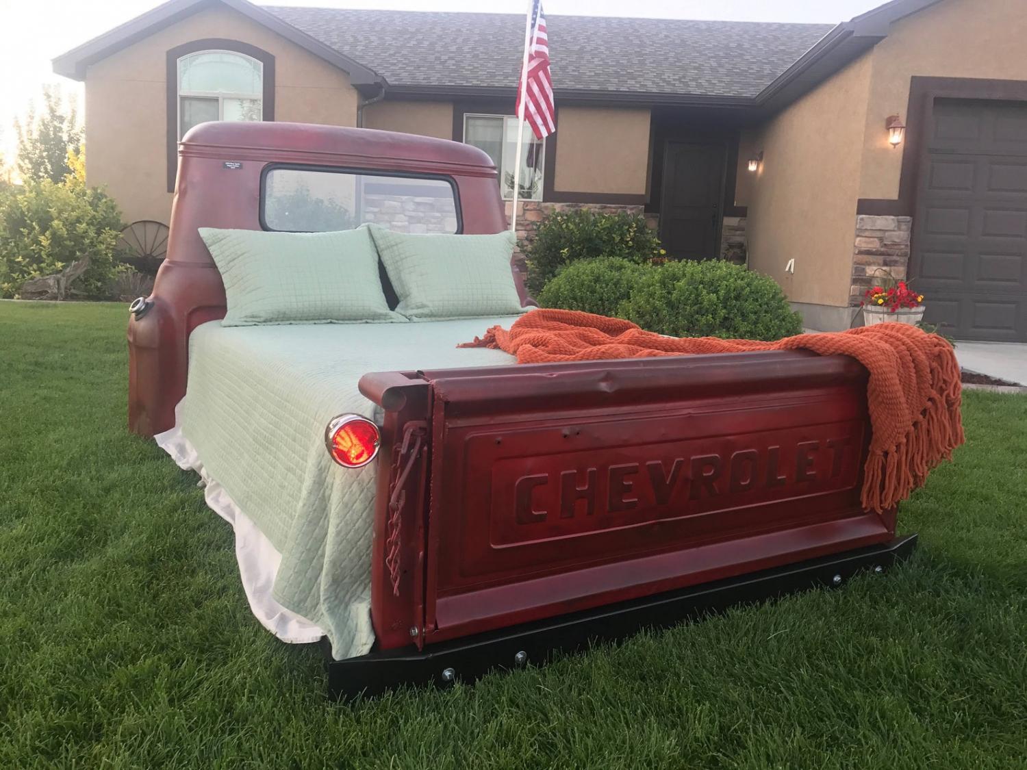 Queen Beds Made From Old Vintage Trucks - Retro trucks converted into queen beds