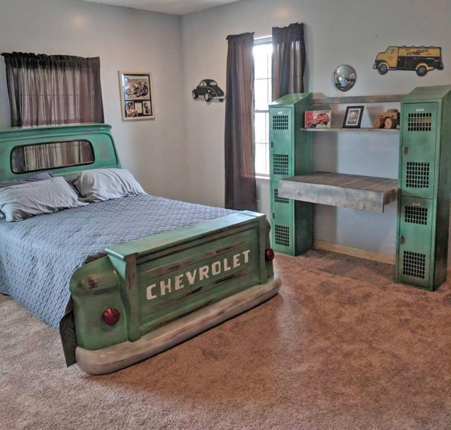 Queen Beds Made From Old Vintage Trucks - Retro trucks converted into queen beds