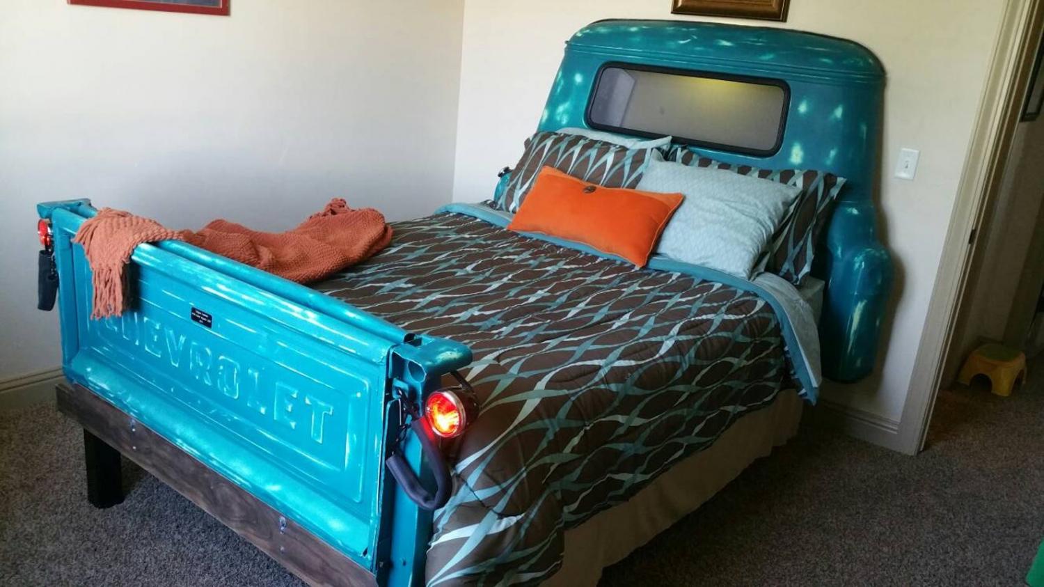 Queen Beds Made From Old Vintage Trucks - Retro trucks converted into queen beds