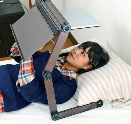 Laptop stand to on sale use in bed