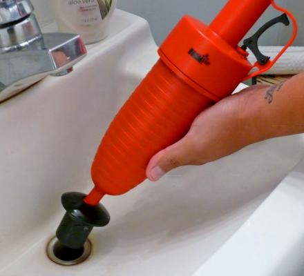 Air Pressure Gun Drain Blaster Unclogs Sinks and Toilets With The Pull of a Trigger