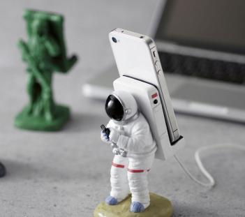 Astronaut iPhone Stand