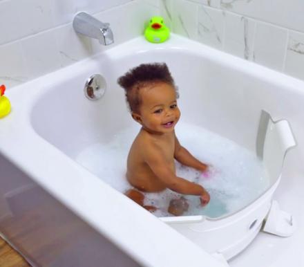 Baby Dam: A Bathtub Water Divider That Saves Water While Bathing Your Kids