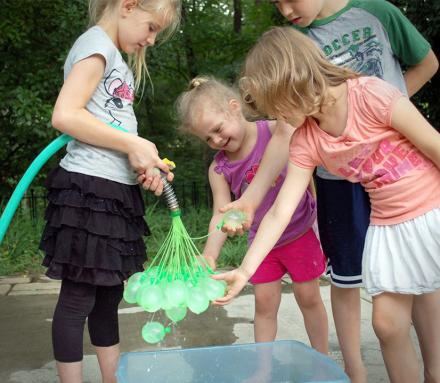 Bunch-O-Balloons Makes 100 Water Balloons Per Minute