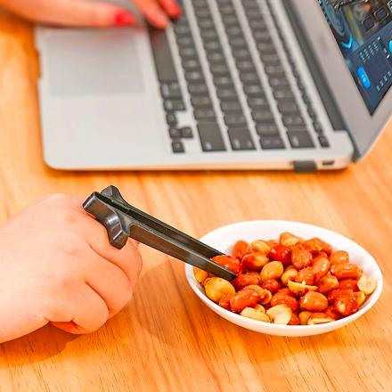 These Chip and Cheeto Grabber Finger Chopsticks Keep Your Fingers Clean While Working or Gaming