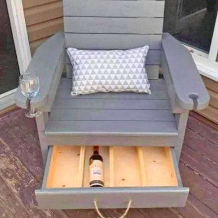 This DIY Adirondack Wine Chair Has a Drawer For Storing Wine Bottles