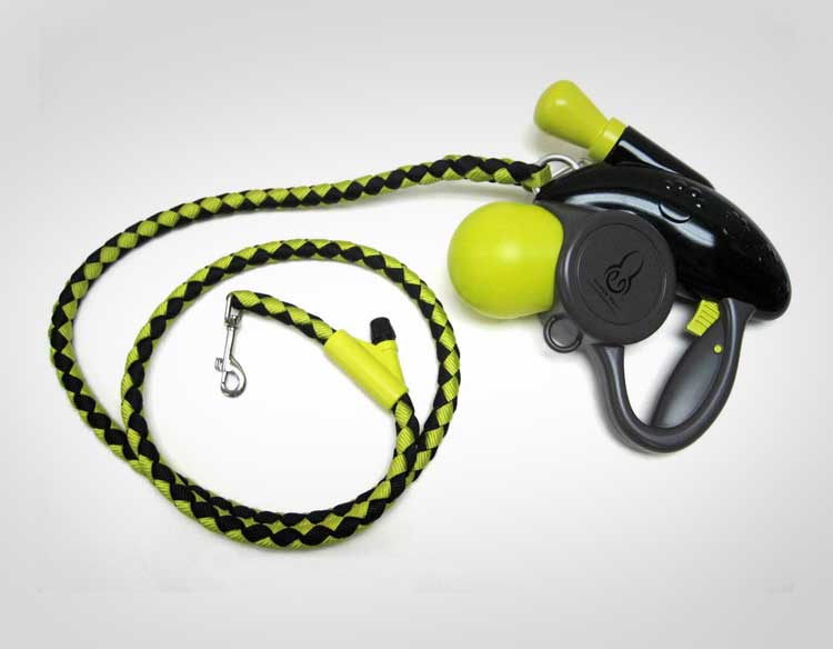 Dog Leash With Misting Water Sprayer - Leash with water sprays the back of your dogs neck on hot days