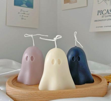 These Ghost Shaped Candles Are The Perfect Halloween Decor This Year