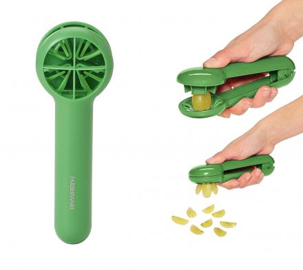 Cutting grapes in quarters, the EASY way with this grape cutter. Pop the  grape in, push and that's it! You have quartered grapes in just seconds.  🙌🏻