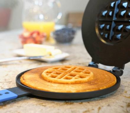 PanWaffle Makes a Pancake and Waffle In One