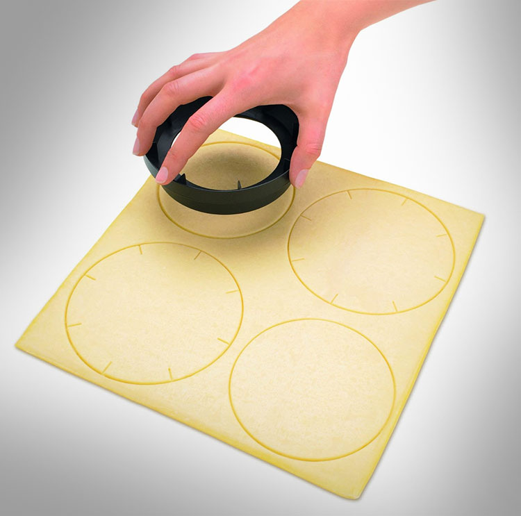 Bella Personal Pie Maker 4 Non-Stick Slots Pastry Cutter/ Dough Press  Included