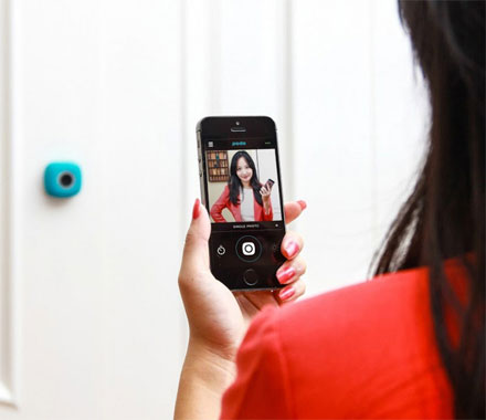 Podo: A Camera That Sticks To The Wall, Replaces Selfie Sticks