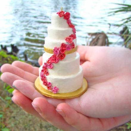 This Company Will Make a Tiny Replica Ornament Of Your Wedding Cake