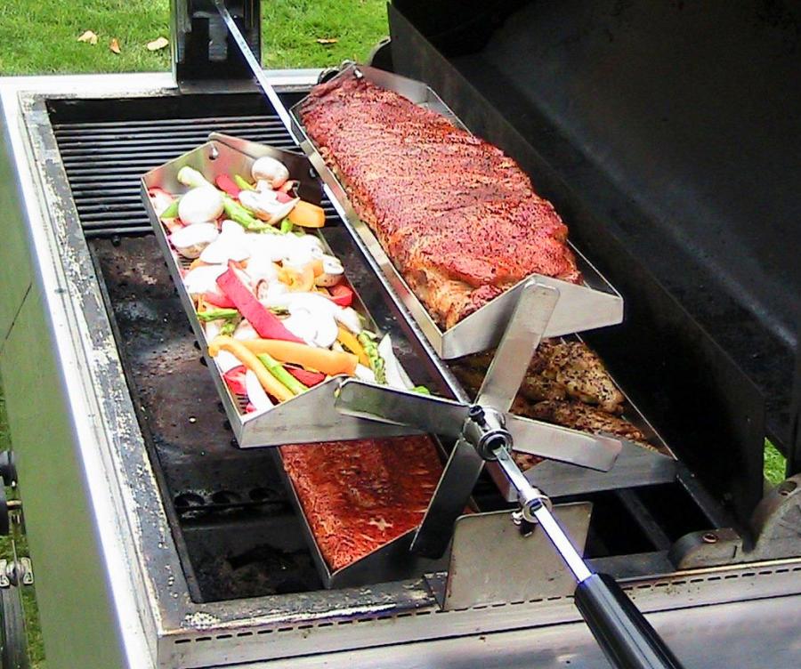 The Rib-O-Lator Turns Your Grill Into a Rotisserie Barbecue