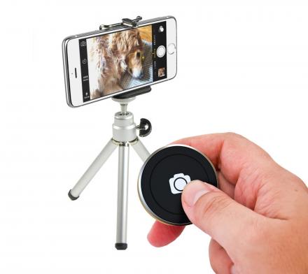 Satechi Bluetooth Shutter Button Lets You Snap Selfies Without a Timer