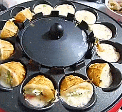 Self-Turning Takoyaki Machine Automatically Flips Food While Cooking