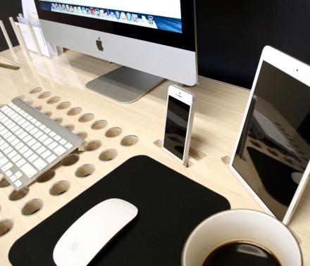 SlatePro: A Minimal Bamboo Desk Made Specifically For Techies