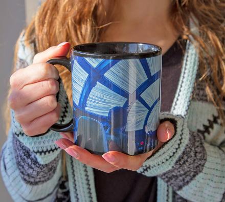 https://odditymall.com/includes/content/star-wars-millennium-falcon-heat-changing-coffee-mug-thumb.jpg